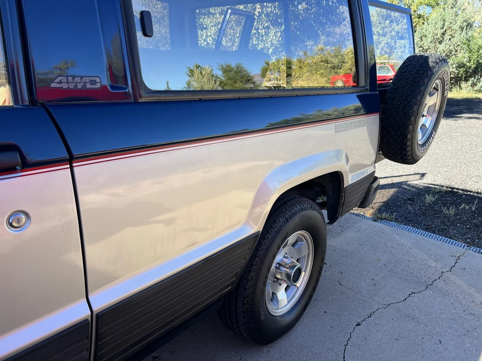 1986 Isuzu Trooper - Image 24 of 31