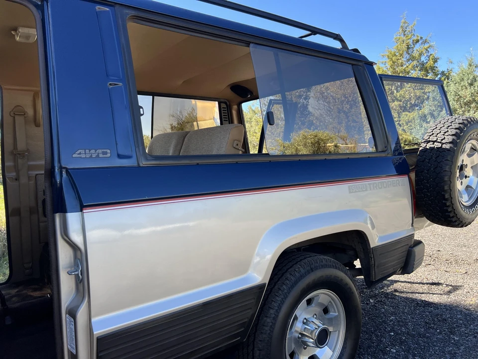 1986 Isuzu Trooper - Image 25 of 31