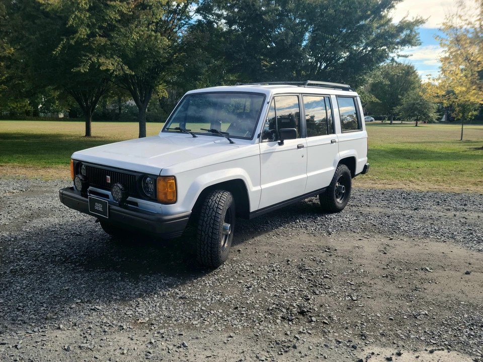 1986 Isuzu Trooper - Image 2 of 31