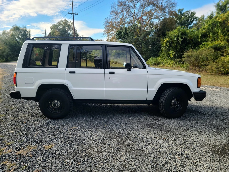 1986 Isuzu Trooper - Image 6 of 31