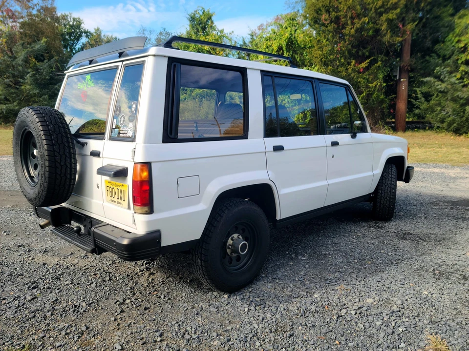 1986 Isuzu Trooper - Image 8 of 31