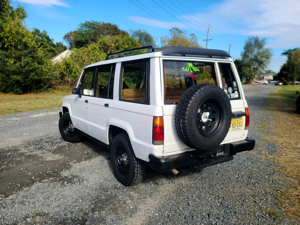 1986 Isuzu Trooper - Image 10 of 31