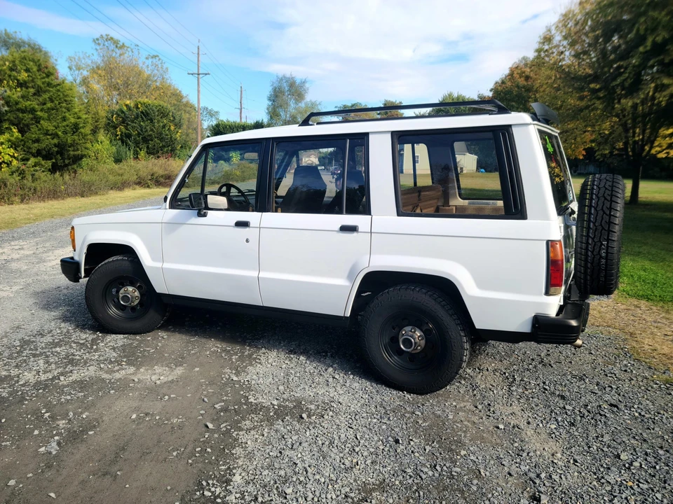 1986 Isuzu Trooper - Image 11 of 31