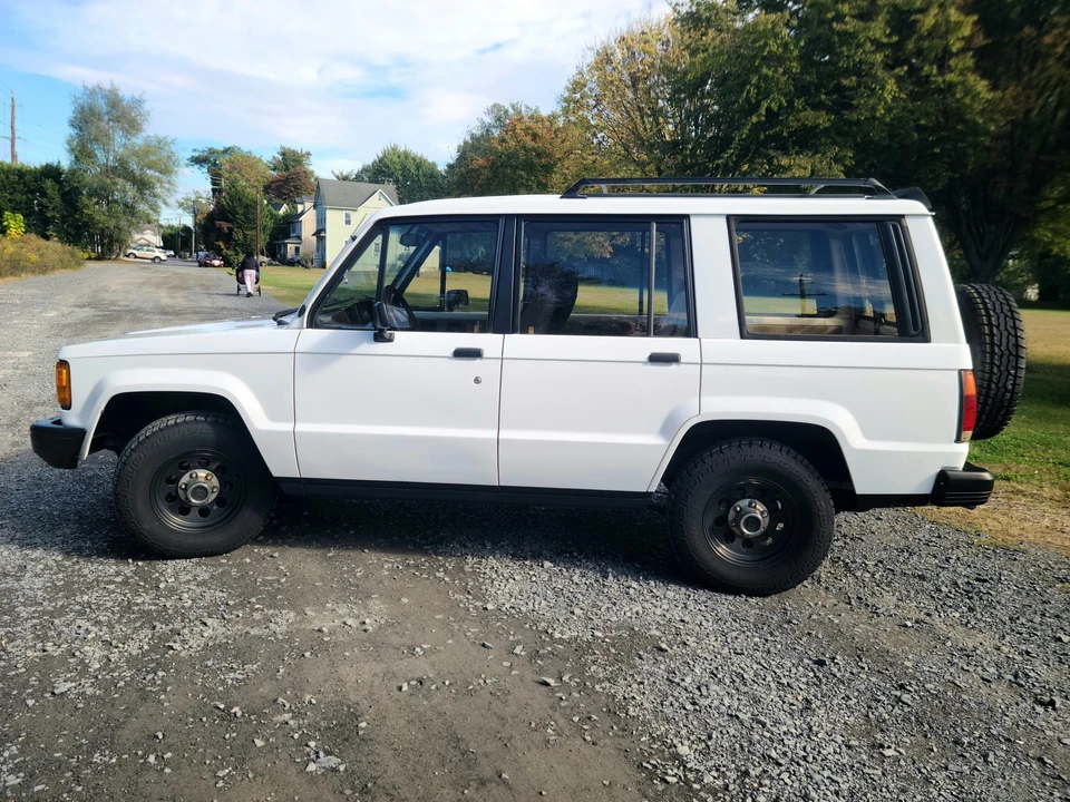 1986 Isuzu Trooper - Image 12 of 31