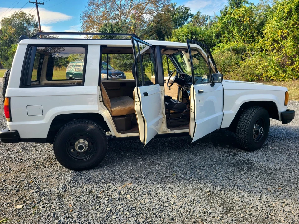 1986 Isuzu Trooper - Image 28 of 31