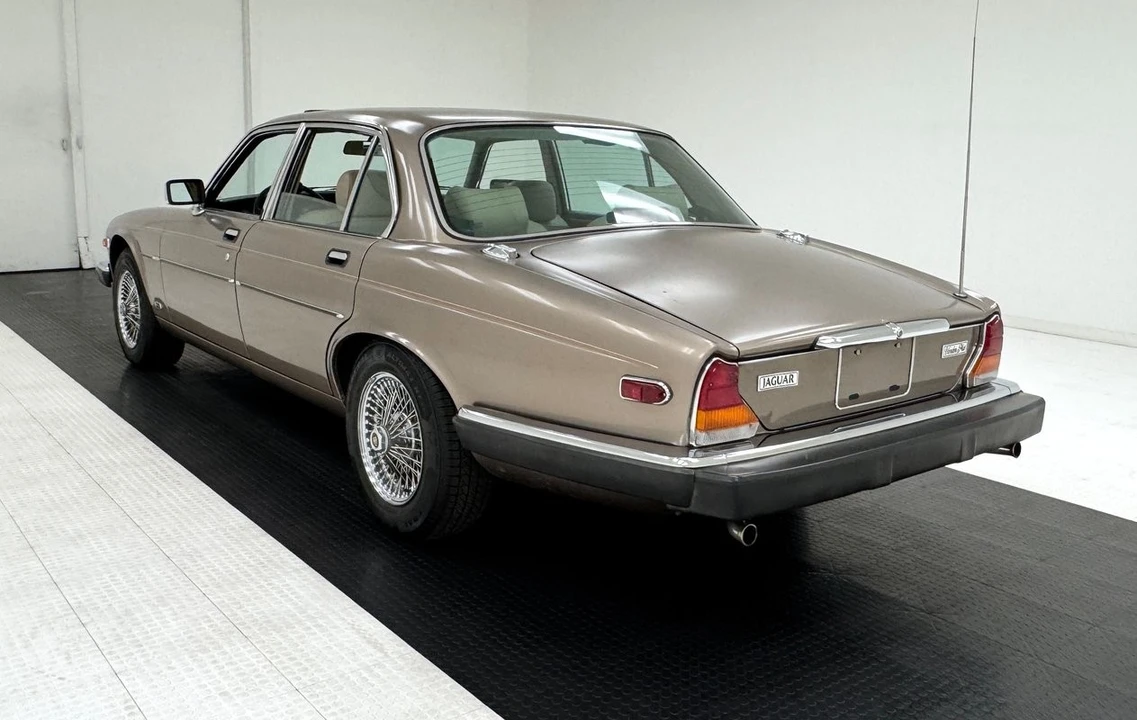 1986 Jaguar XJ Series 3 - Image 3 of 21