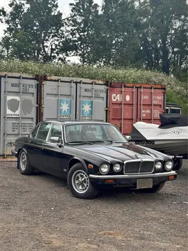 1986 Jaguar XJ12 Vanden Plas