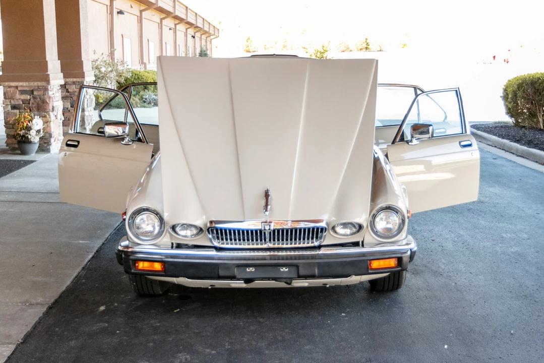 1986 Jaguar XJ Series 3 - Image 14 of 31