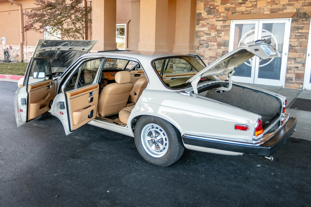 1986 Jaguar XJ Series 3 - Image 18 of 31