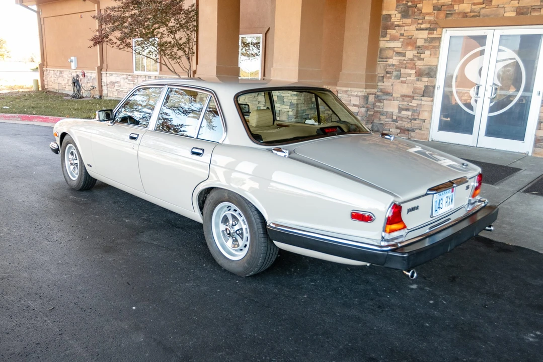1986 Jaguar XJ Series 3 - Image 8 of 31
