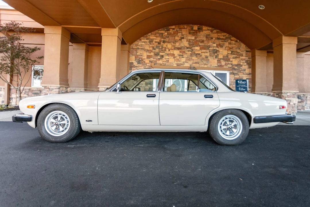 1986 Jaguar XJ Series 3 - Image 9 of 31