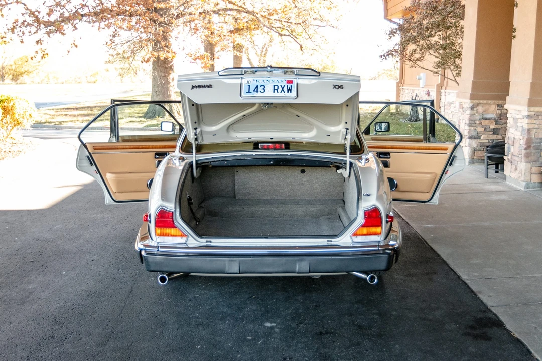 1986 Jaguar XJ Series 3 - Image 17 of 31