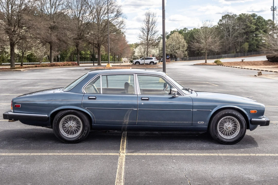1986 Jaguar XJ Series 3 - Image 4 of 31