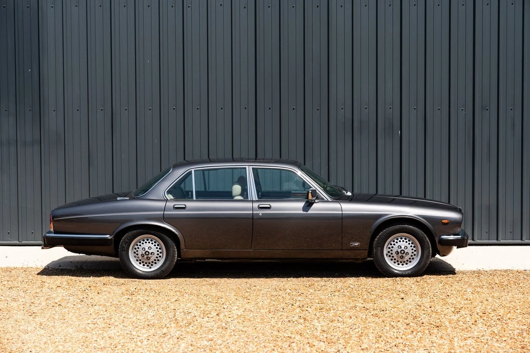 1986 Jaguar XJ Series 3 - Image 11 of 30