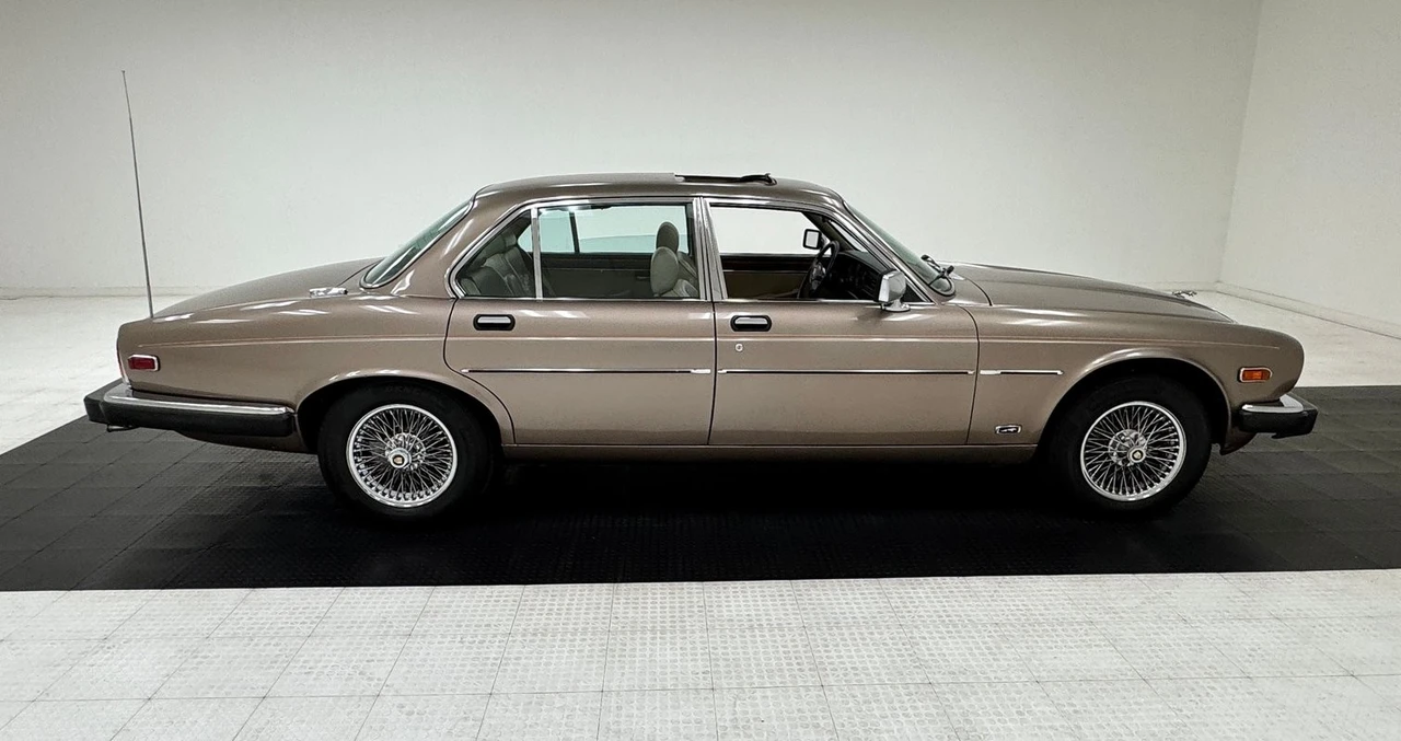 1986 Jaguar XJ Series 3 - Image 6 of 31