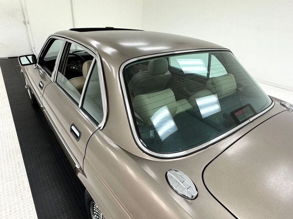 1986 Jaguar XJ Series 3 - Image 18 of 31