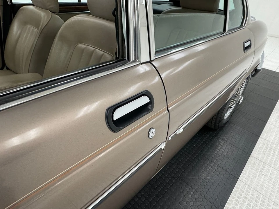 1986 Jaguar XJ Series 3 - Image 17 of 31