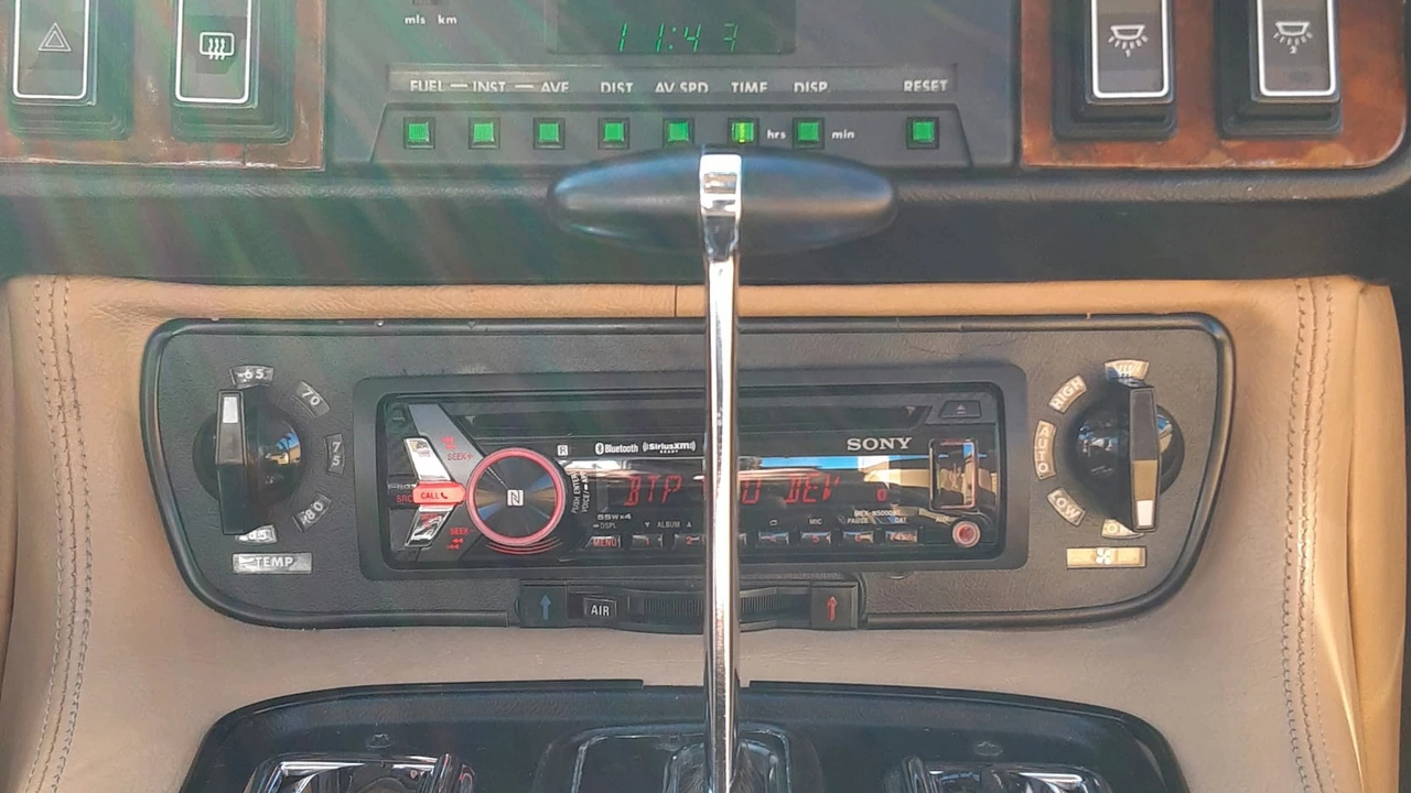 1986 Jaguar XJS - Image 11 of 23