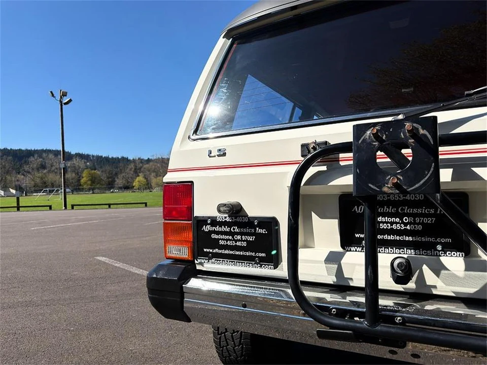 1986 Jeep XJ Cherokee - Image 9 of 31