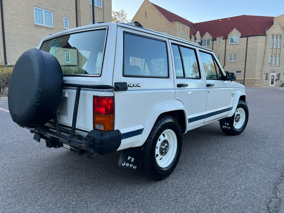 1986 Jeep XJ Cherokee - Image 22 of 31