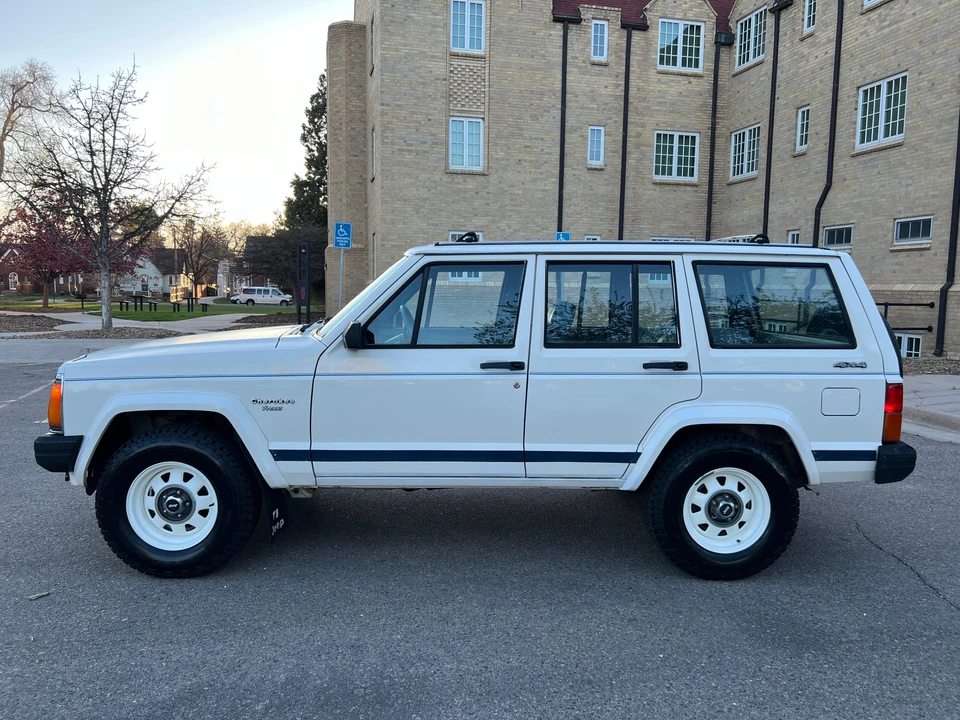 1986 Jeep XJ Cherokee - Image 14 of 31