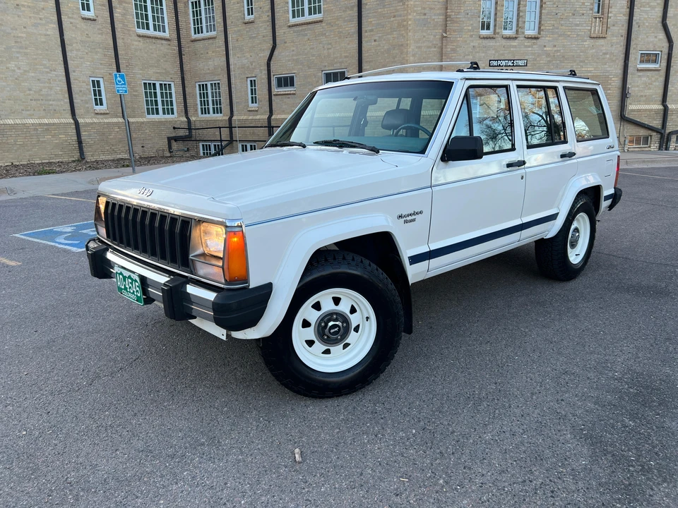 1986 Jeep XJ Cherokee - Image 10 of 31