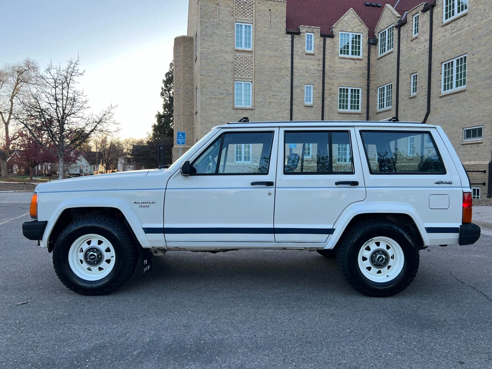 1986 Jeep XJ Cherokee - Image 15 of 31