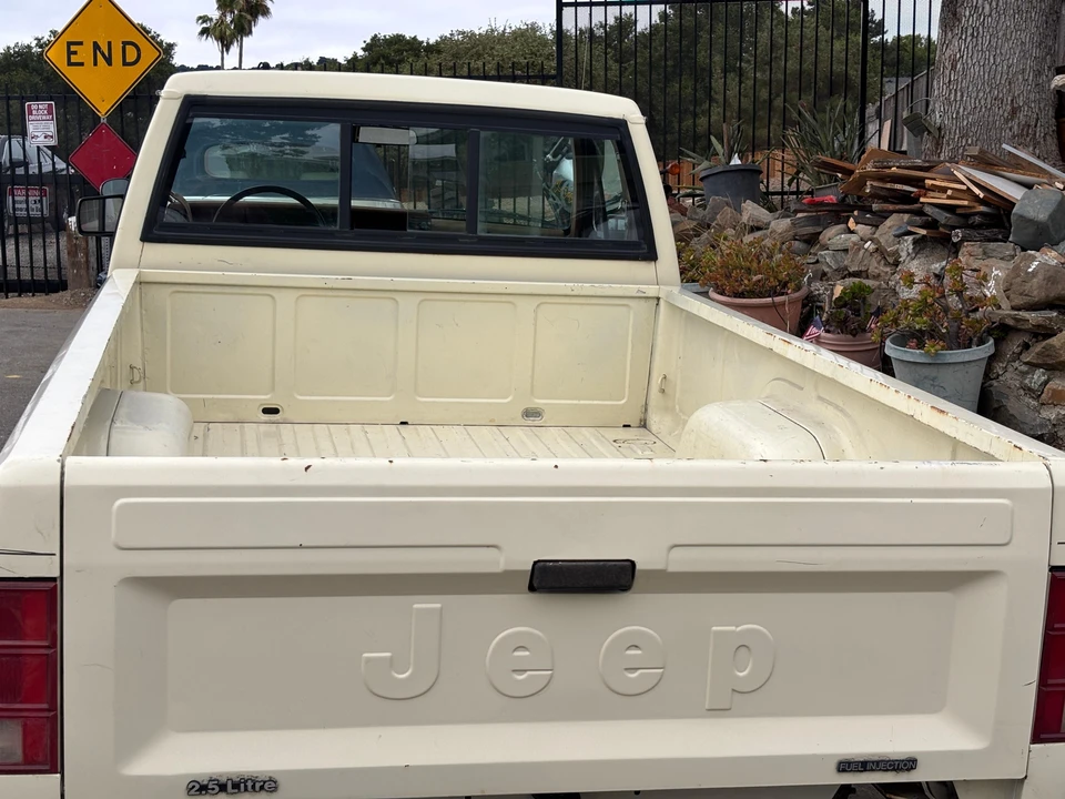 1986 Jeep Comanche - Image 28 of 31