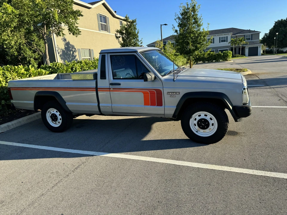 1986 Jeep Comanche - Image 25 of 31