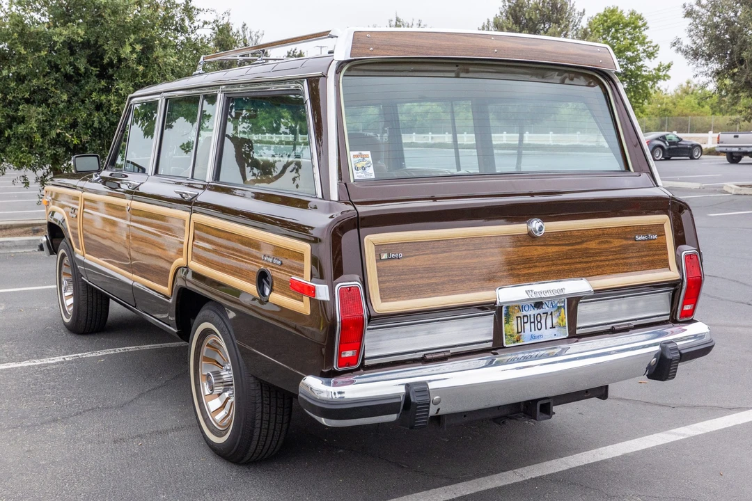 1986 Jeep SJ Grand Wagoneer - Image 11 of 31