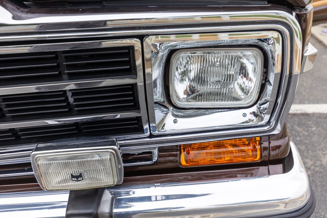 1986 Jeep SJ Grand Wagoneer - Image 16 of 31