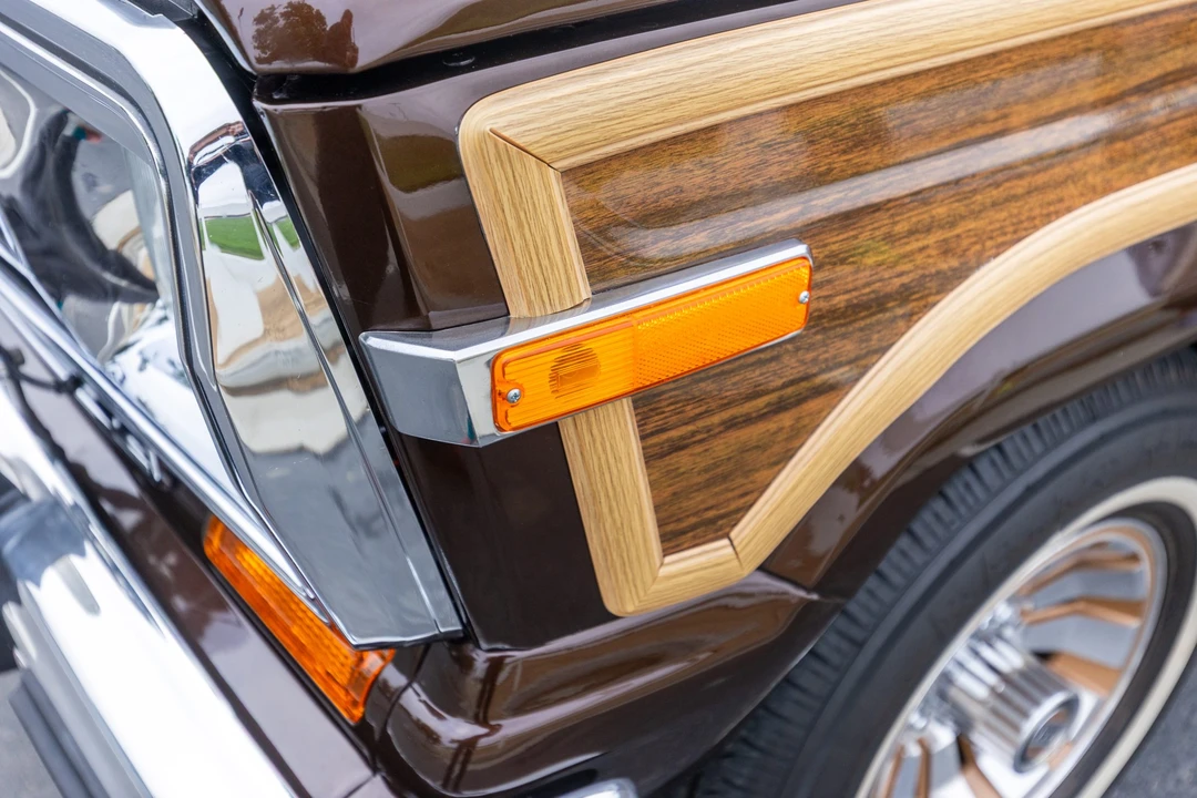 1986 Jeep SJ Grand Wagoneer - Image 18 of 31