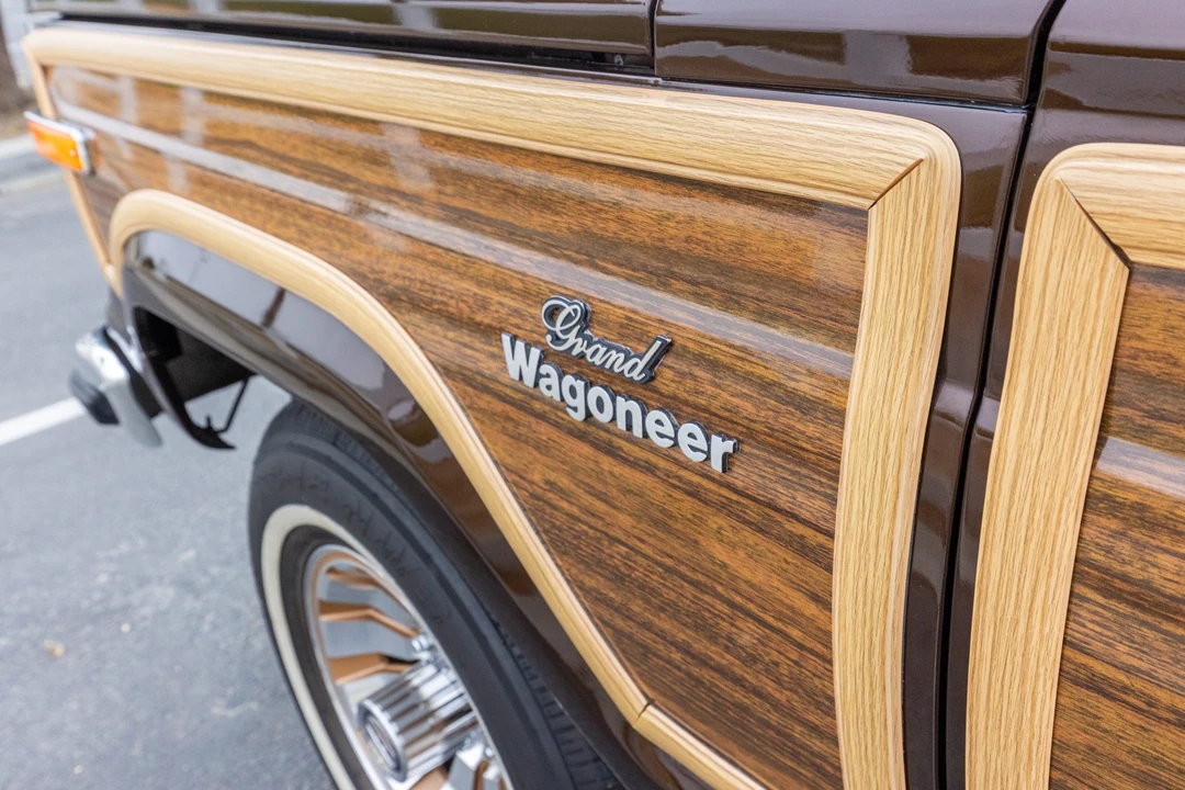 1986 Jeep SJ Grand Wagoneer - Image 25 of 31