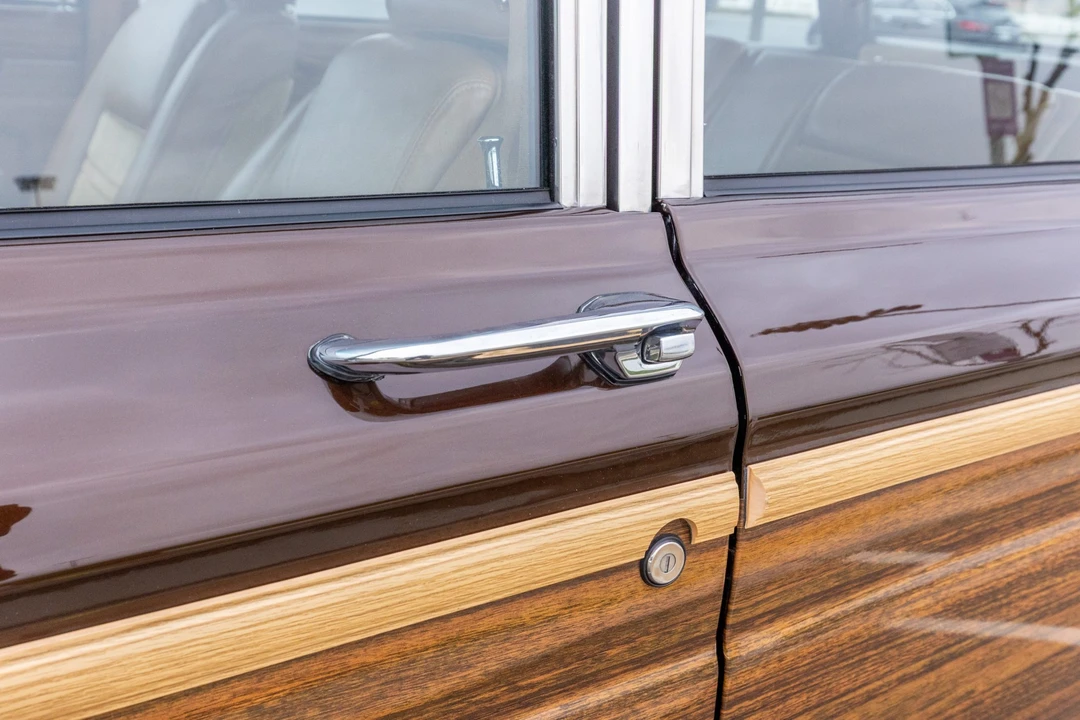 1986 Jeep SJ Grand Wagoneer - Image 20 of 31