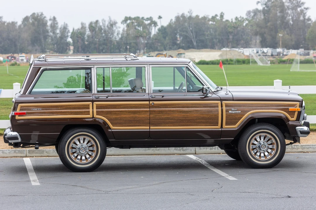 1986 Jeep SJ Grand Wagoneer - Image 7 of 31