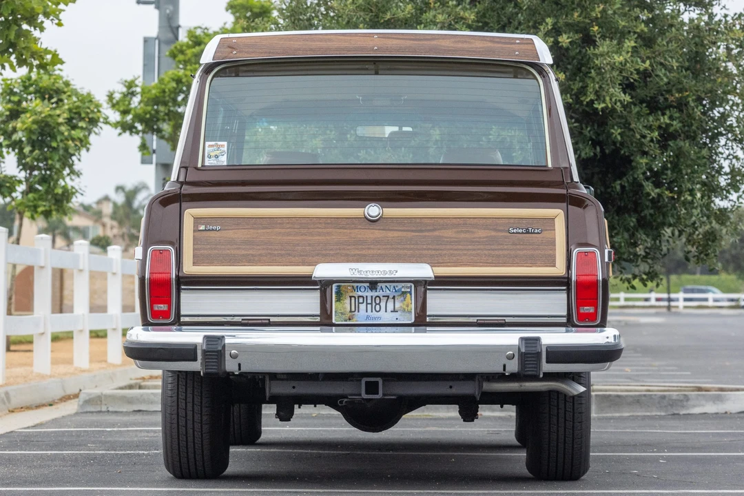 1986 Jeep SJ Grand Wagoneer - Image 10 of 31