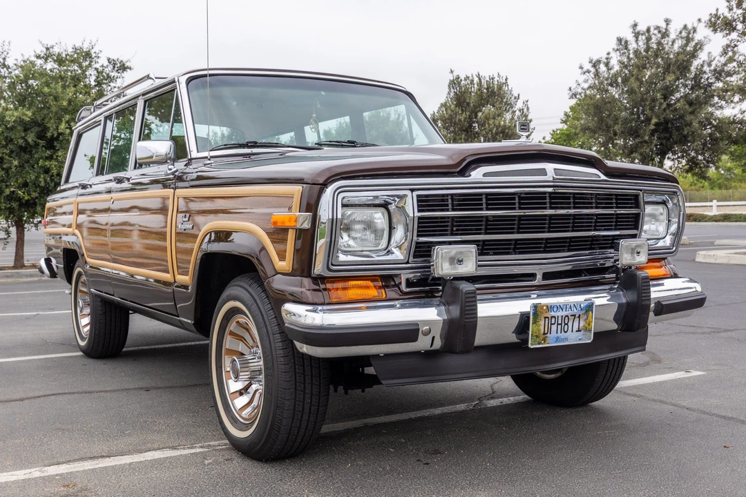 1986 Jeep SJ Grand Wagoneer - Image 5 of 31