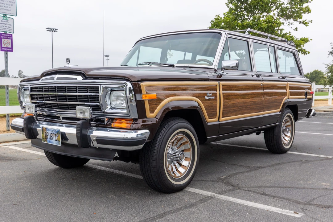1986 Jeep SJ Grand Wagoneer - Image 2 of 31