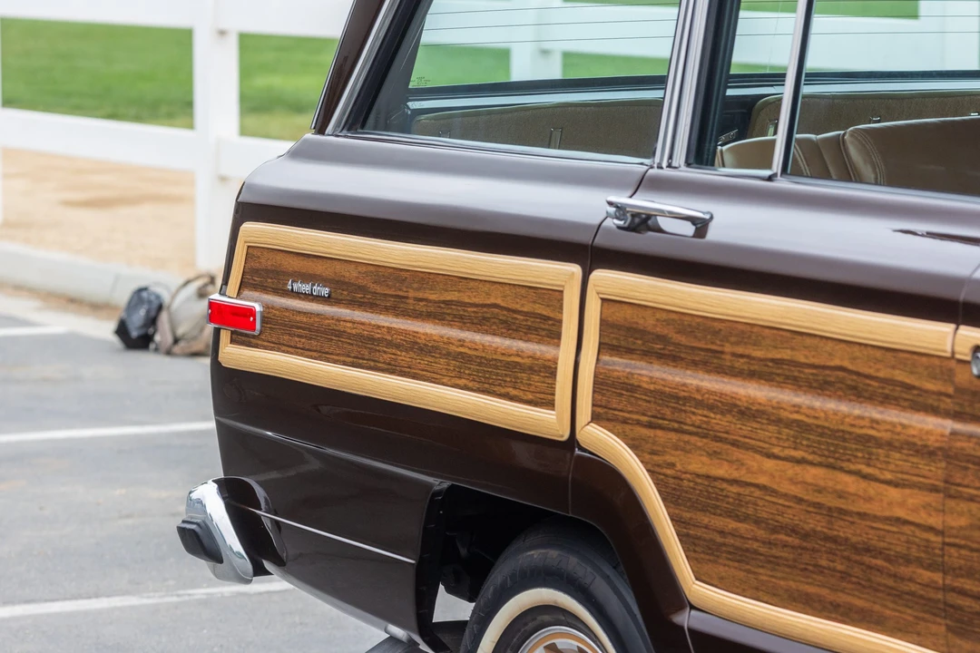 1986 Jeep SJ Grand Wagoneer - Image 24 of 31