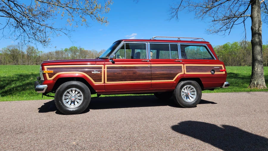 1986 Jeep SJ Grand Wagoneer - Image 2 of 24