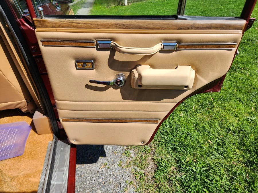 1986 Jeep SJ Grand Wagoneer - Image 14 of 24