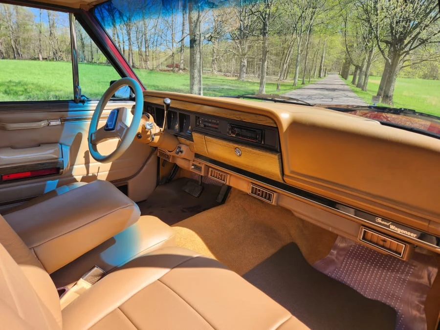 1986 Jeep SJ Grand Wagoneer - Image 10 of 24