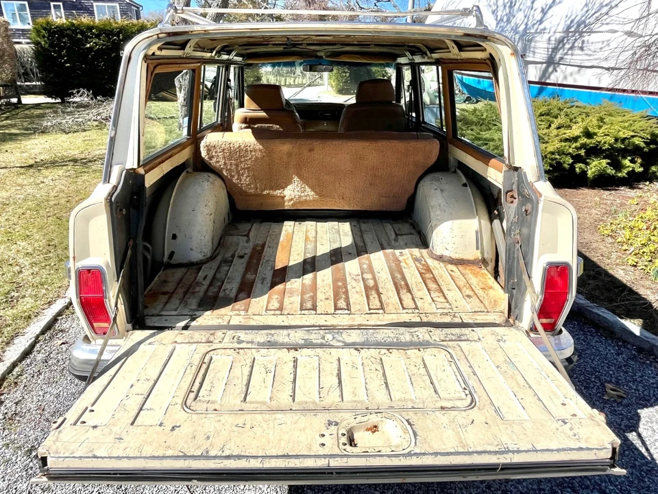 1986 Jeep SJ Grand Wagoneer - Image 10 of 21