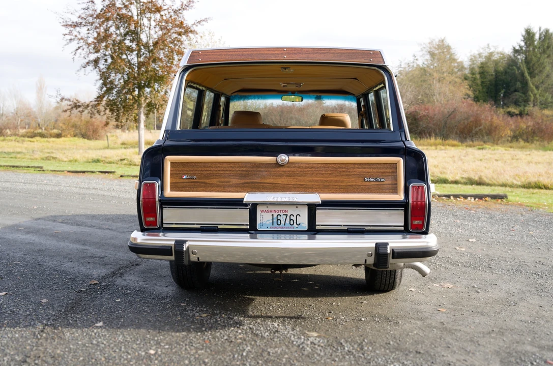 1986 Jeep SJ Grand Wagoneer - Image 11 of 31