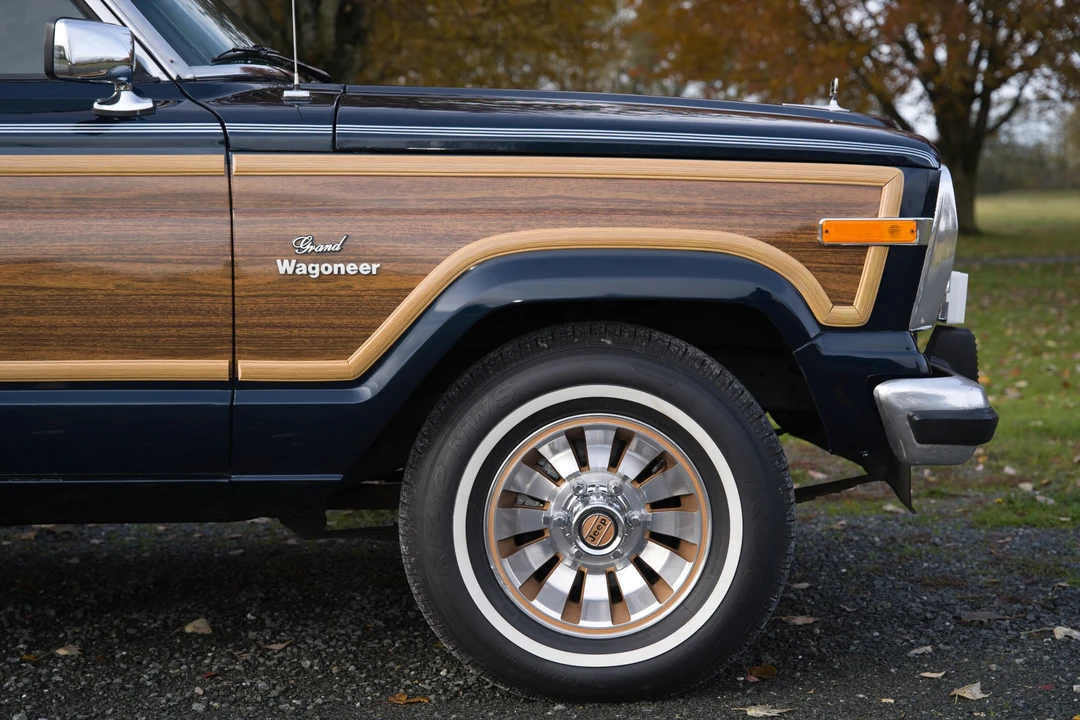 1986 Jeep SJ Grand Wagoneer - Image 13 of 31
