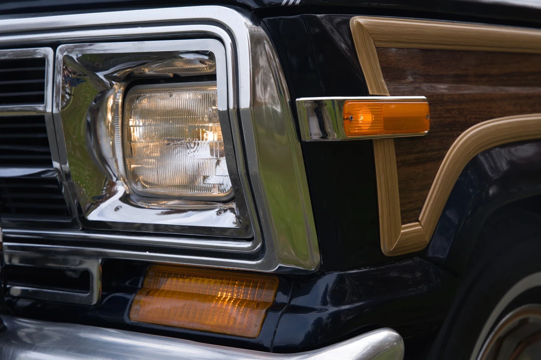 1986 Jeep SJ Grand Wagoneer - Image 19 of 31