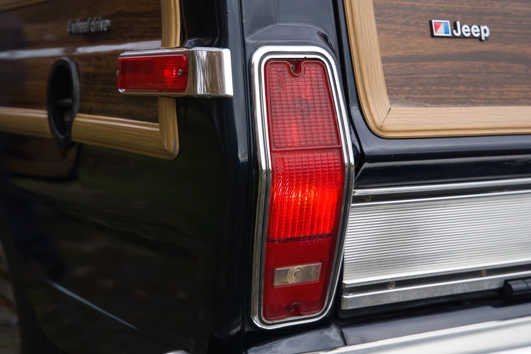 1986 Jeep SJ Grand Wagoneer - Image 21 of 31
