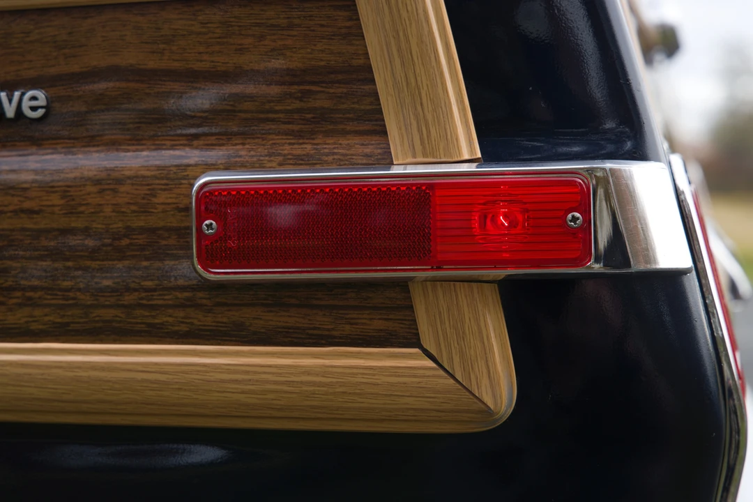 1986 Jeep SJ Grand Wagoneer - Image 23 of 31