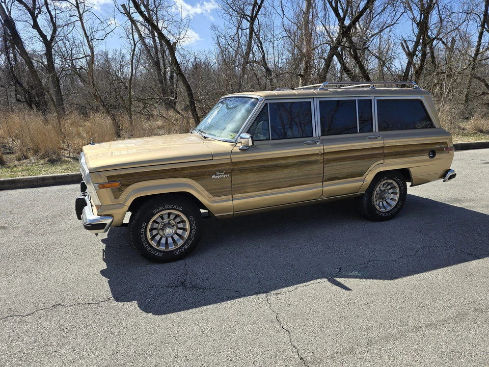 1986 Jeep SJ Grand Wagoneer - Image 12 of 31
