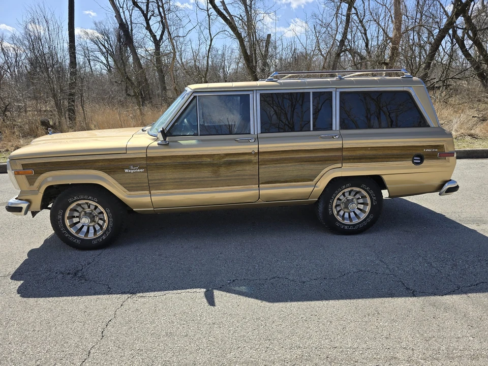 1986 Jeep SJ Grand Wagoneer - Image 11 of 31